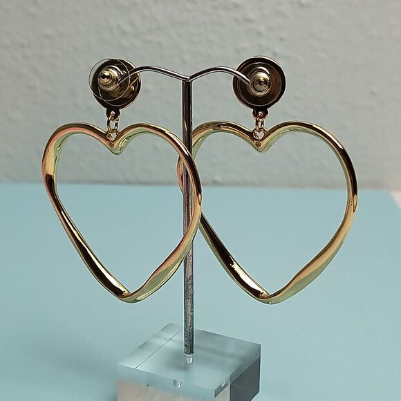 Lilly Pulitzer Heartyque Dangle Earrings Gold Tone Metal Casual Elegant - Picture 4 of 8